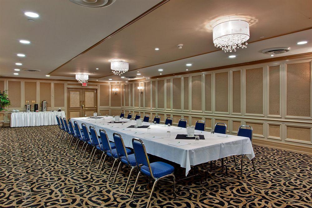 Holiday Inn Sudbury By Ihg Restaurant photo