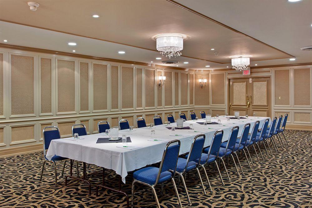 Holiday Inn Sudbury By Ihg Restaurant photo