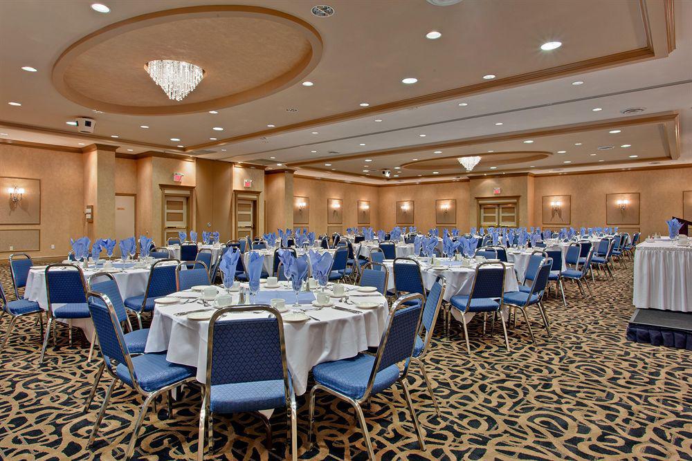 Holiday Inn Sudbury By Ihg Restaurant photo